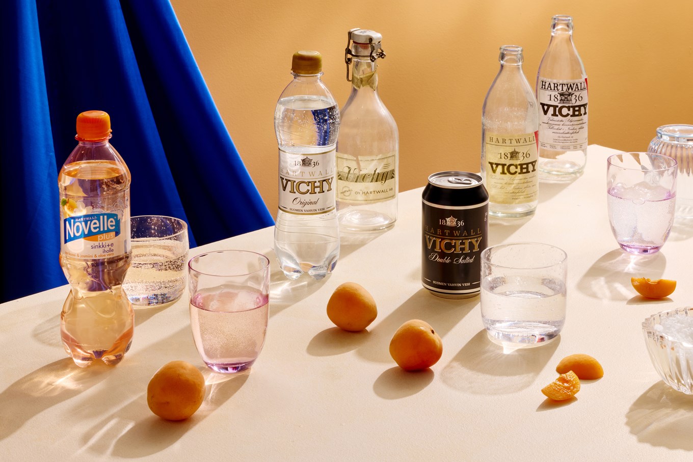 Hartwallin eri vesiä vanhoissa ja uusissa tuotepakkauksissa